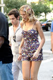 th_34253_blake-lively-on-set-of-gossip-girl-in-nyc-20090903-19_123_1090lo.jpg