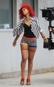 th_96458_Rihanna_shoots_Whats_My_Name_in_NYC_272_122_199lo.jpg