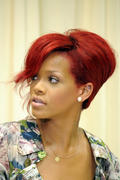 th_60120_RihannasignscopiesofRihannaRihannainNYC27.10.2010_213_122_215lo.jpg