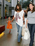 th_10523_Halle_Berry_out_for_dinner_at_Ketchup_restaurant_08_122_853lo.jpg