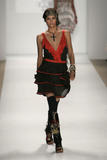 http://img162.imagevenue.com/loc1020/th_96900_Katja_Shchekina-spring2006SassBide-01_122_1020lo.jpg