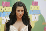 http://img162.imagevenue.com/loc471/th_09104_celebrity_paradise.com_TheElder_KimandKourtneyKardashian8_122_471lo.jpg