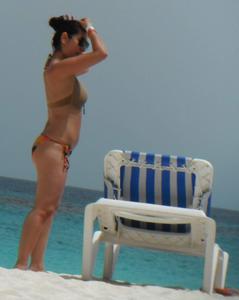 Latina woman with nice body in bikini at beachd1wb0arhis.jpg