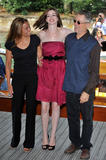 http://img162.imagevenue.com/loc834/th_43605_Anne_Hathaway_arrives_at_the_Excelsior_Hotel_Venice-37_122_834lo.jpg