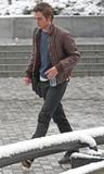 http://img162.imagevenue.com/loc921/th_37032_Robert_Pattinson_out_in_Vancouver6_Canada6_March_1512009-02_122_921lo.jpg