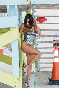 Claudia Romani â€“ Swimsuit Candids in Miami-55wisnvu5i.jpg