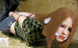 http://img162.imagevenue.com/loc967/th_07042_PBavril_lavigne_02_123_967lo.jpg